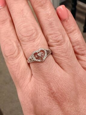 NEW Silver .925 Heart/Cross Ring size 8